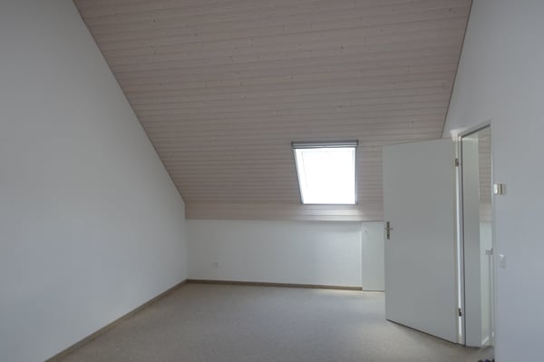 Schöne und grosszügige 4.5 Zimmer Wohnung mit viel Privatsphäre und Weitblick 11