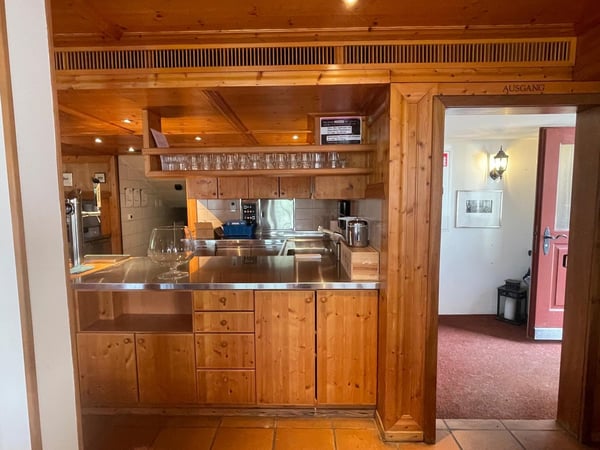 Büro/Atelier oder Coworking Space in einem historischen, ehemaligen Restaurant 3