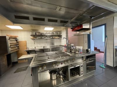 Büro/Atelier oder Coworking Space in einem historischen, ehemaligen Restaurant 4