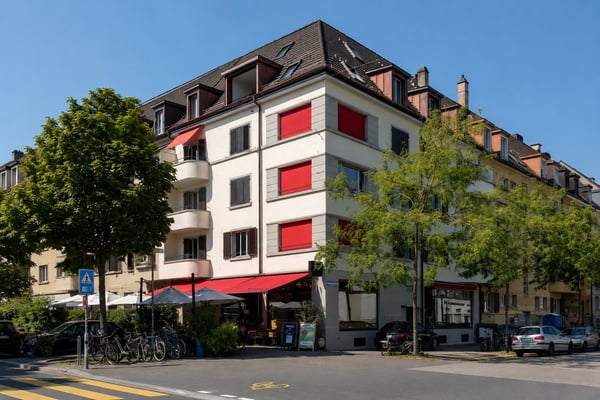 Charmante 2.5-Zimmer-Altbauwohnung mit Balkon und schöner Aussicht in Zürich-Wiedikon 8