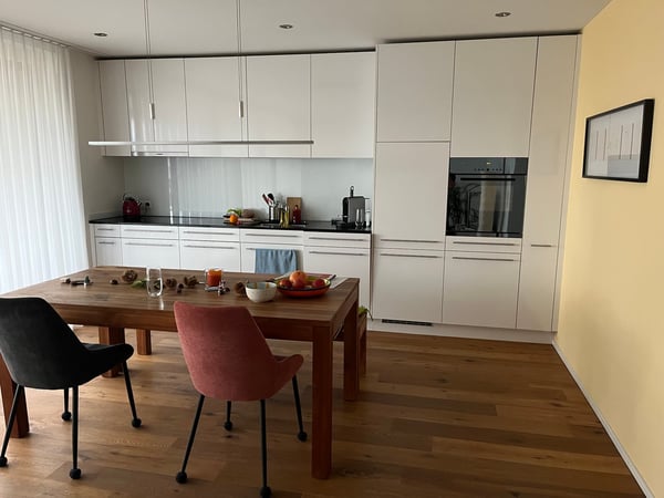 Helle 3.5-Zimmer-Wohnung mit Balkon und Garage in Baar 2