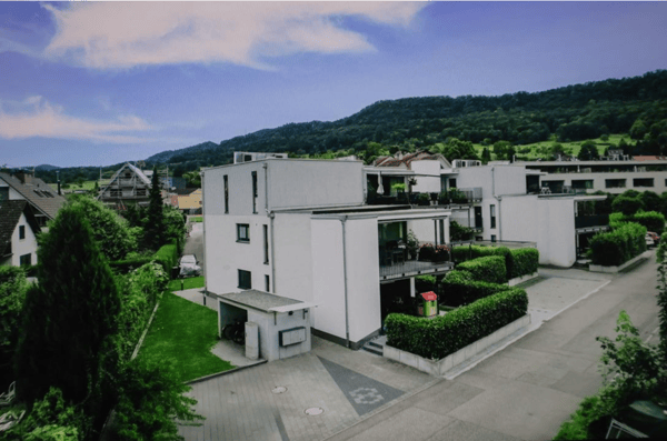Charmante 5.5-Zimmer-Dachwohnung mit Bergblick in Büsserach 1