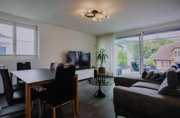 Charmante 5.5-Zimmer-Dachwohnung mit Bergblick in Büsserach 3
