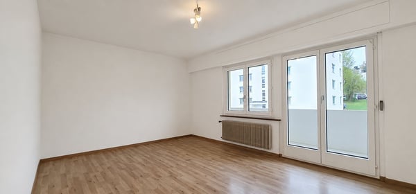 Günstige, komplett renovierte 4-Zimmer-Wohnung an ruhiger Lage in Adliswil 7