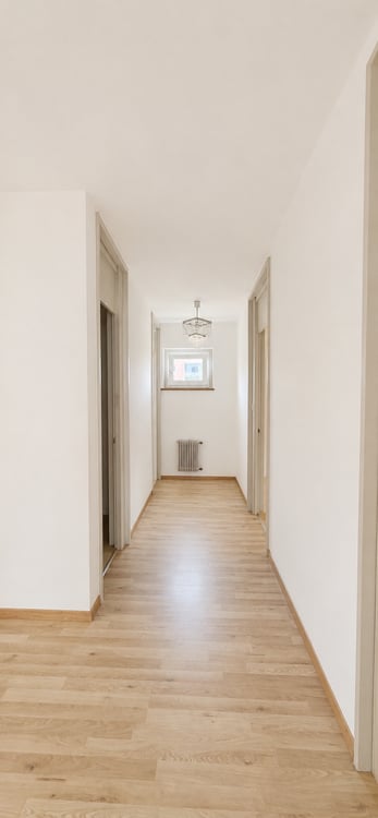 Günstige, komplett renovierte 4-Zimmer-Wohnung an ruhiger Lage in Adliswil 5