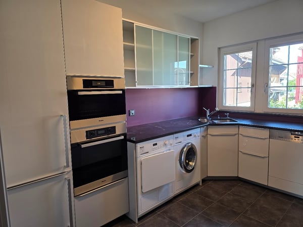 Ruhige, helle und grosszügige 4.5 Zimmer Wohnung im 2-Familien-Riegelhaus mitten in Dachsen 2