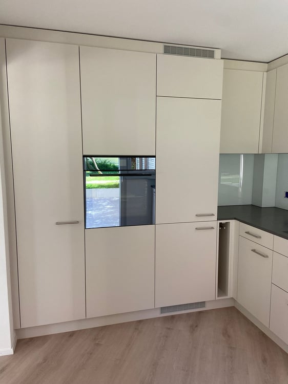 Grosszügige, komplett sanierte 5.5 Zimmer Wohnung mit 130 m² Terrasse (Eigentumstandard) 2