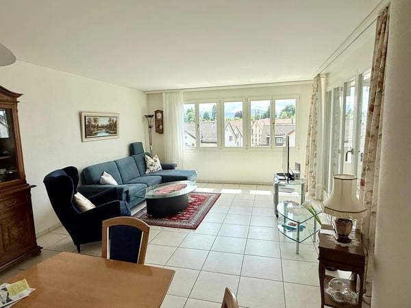 Gemütliche 3.5-Zi-Wohnung im 2.OG in Rüti, herrliche Aussicht, Wintergarten & zusätzlicher Büroraum 3