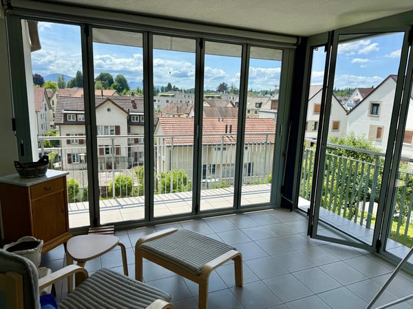 Gemütliche 3.5-Zi-Wohnung im 2.OG in Rüti, herrliche Aussicht, Wintergarten & zusätzlicher Büroraum 1