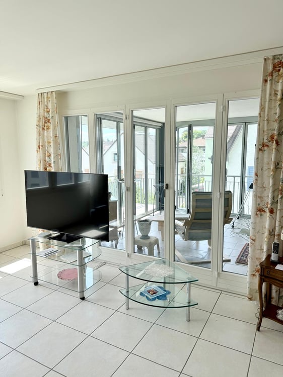 Gemütliche 3.5-Zi-Wohnung im 2.OG in Rüti, herrliche Aussicht, Wintergarten & zusätzlicher Büroraum 4