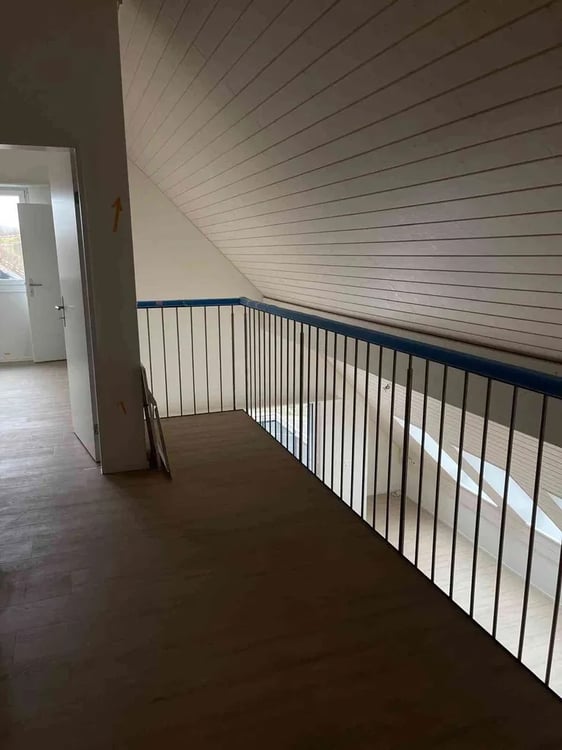 Moderne 4.5-Zimmer-Maisonette-Wohnung mit Balkon in Weiningen 8