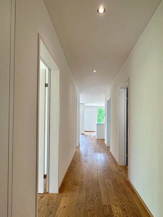Moderne, lichtdurchflutete 3.5-Zimmer-Wohnung in Suhr 3