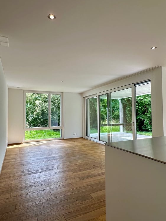 Moderne, lichtdurchflutete 3.5-Zimmer-Wohnung in Suhr 2