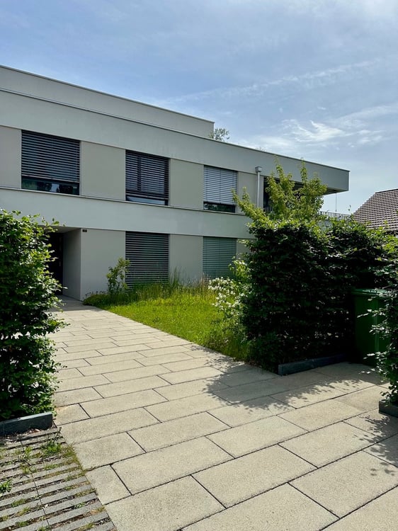 Moderne, lichtdurchflutete 3.5-Zimmer-Wohnung in Suhr 7