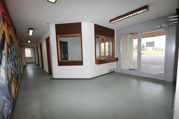695 m2 ebenerdige Halle frei von Stützen, nicht unterkellert (maximale Bodenlasten) + 120m2 Büros 5
