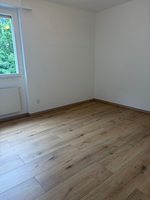Frisch renovierte 4-Zimmer-Wohnung mit Balkon und schöner Aussicht in Mollis 7
