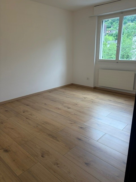 Frisch renovierte 4-Zimmer-Wohnung mit Balkon und schöner Aussicht in Mollis 6