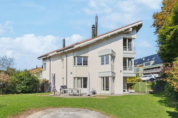 Geräumiges 6.5-Zimmer-Doppeleinfamilienhaus in Opfikon – sofort verfügbar! 1