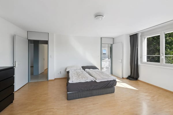 Geräumiges 6.5-Zimmer-Doppeleinfamilienhaus in Opfikon – sofort verfügbar! 4