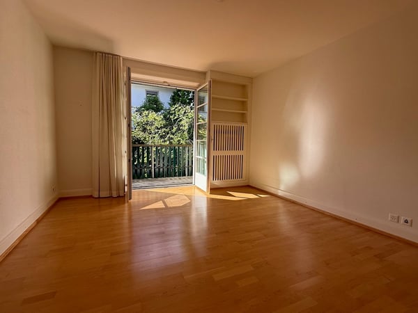 Sehr schöne, helle 3.5-Zi Altbauwohnung mit hohen Decken im Kreis 7 9