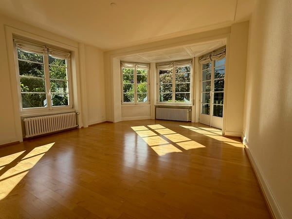 Sehr schöne, helle 3.5-Zi Altbauwohnung mit hohen Decken im Kreis 7 2