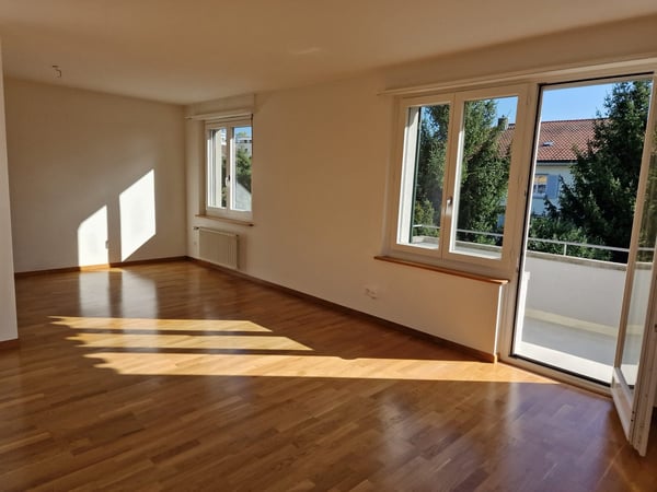 3.5-Zimmer Wohnung in gepflegter Altliegenschaft (1. OG, 76m2, Renovation 2022). 2