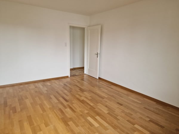 3.5-Zimmer Wohnung in gepflegter Altliegenschaft (1. OG, 76m2, Renovation 2022). 4