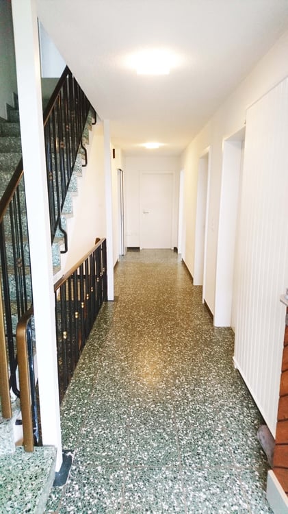Grosszügige 5.5-Zimmer-Maisonettewohnung mit Gartenanteil und Cheminée in einem Zweifamilienhaus 8