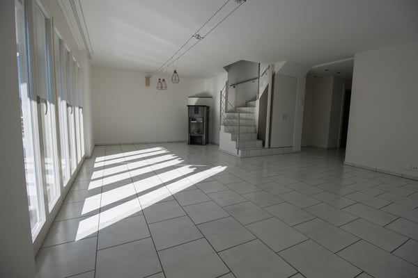 Charmante 6.5-Zimmer-Maisonette-Dachwohnung mit Bergblick in Cham 4