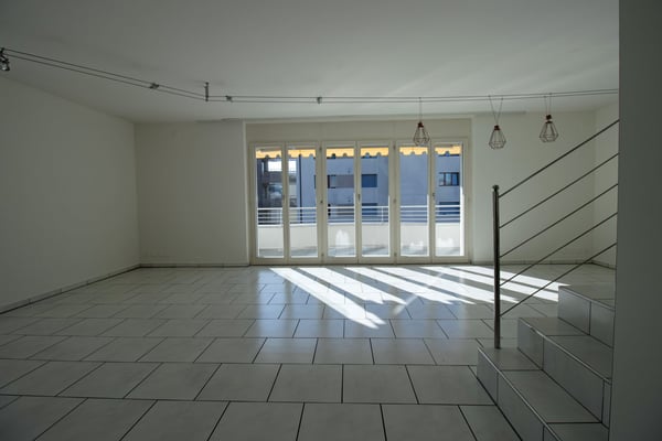 Charmante 6.5-Zimmer-Maisonette-Dachwohnung mit Bergblick in Cham 2