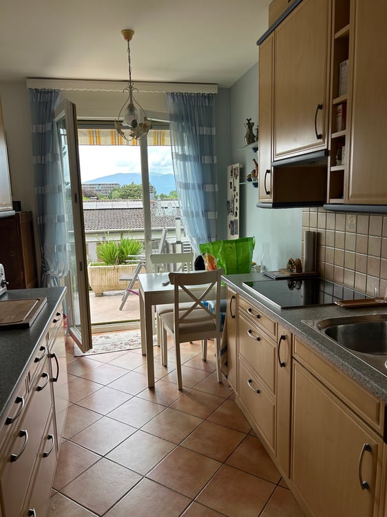 Exclusivité: Situé dans un quartier rechercher , belle appartement traversant orienté Plein-Sud 4