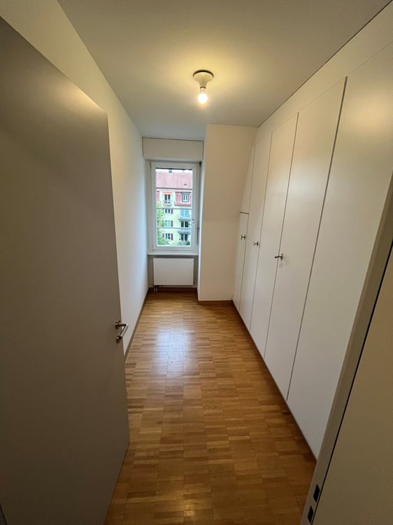Ruhige 4.5-Zimmer Dachwohnung – 2 Balkone & grosser Garten – Weitblick über Zürich auf die Berge 2