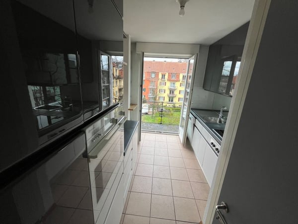 Ruhige 4.5-Zimmer Dachwohnung – 2 Balkone & grosser Garten – Weitblick über Zürich auf die Berge 5