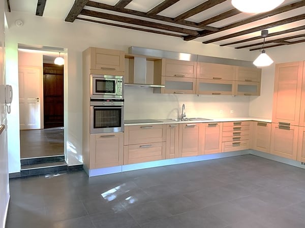 Beautiful property offering spacious interiors and a private attic loft. 2