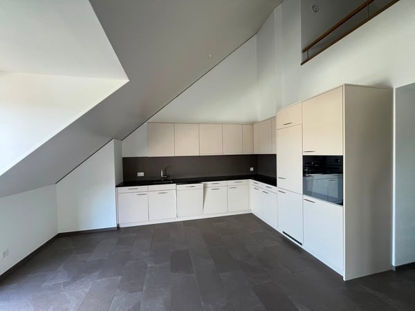 4.5-Zimmer-Maisonette mit Galerie, 134 m², Weitsicht & Lift – sofort verfügbar 4