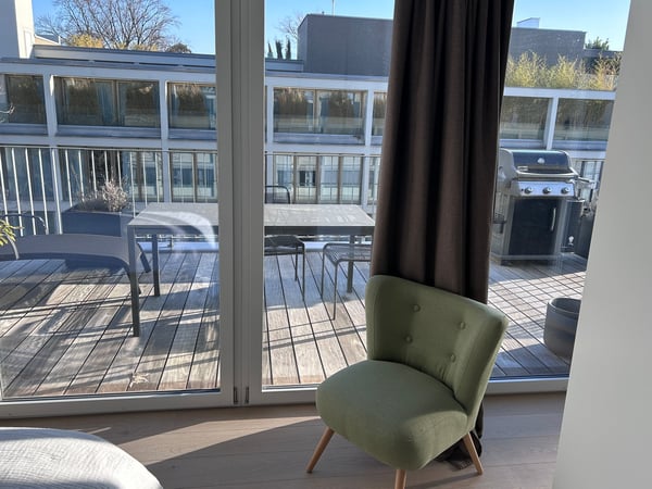 Charmante 2.5-Zimmer-Dachwohnung an bester Lage in Zürich 8008 12