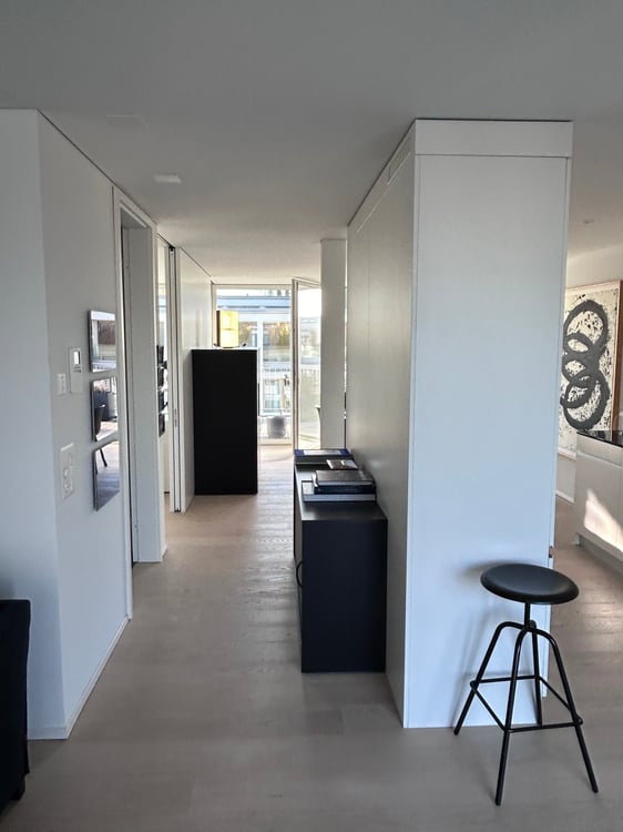 Charmante 2.5-Zimmer-Dachwohnung an bester Lage in Zürich 8008 5