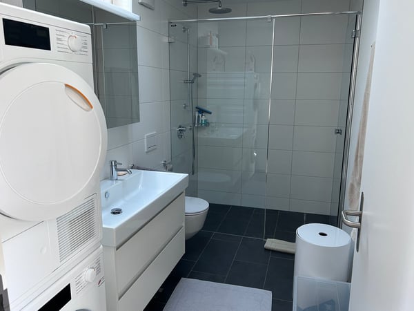 Charmante 2.5-Zimmer-Dachwohnung an bester Lage in Zürich 8008 10
