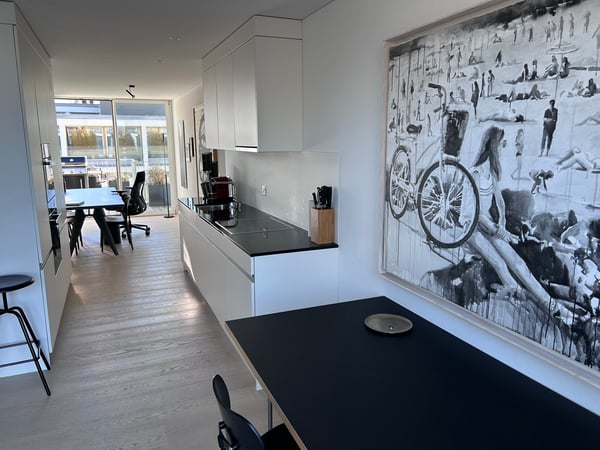 Charmante 2.5-Zimmer-Dachwohnung an bester Lage in Zürich 8008 3