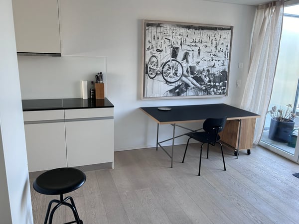 Charmante 2.5-Zimmer-Dachwohnung an bester Lage in Zürich 8008 2