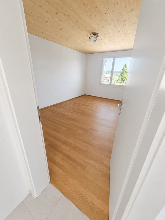 Gebäude zum Wohlfühlen: Grosszügige 3.5 Zimmer-Wohnung im Eigentumsstandard mit Blick ins Grüne 7