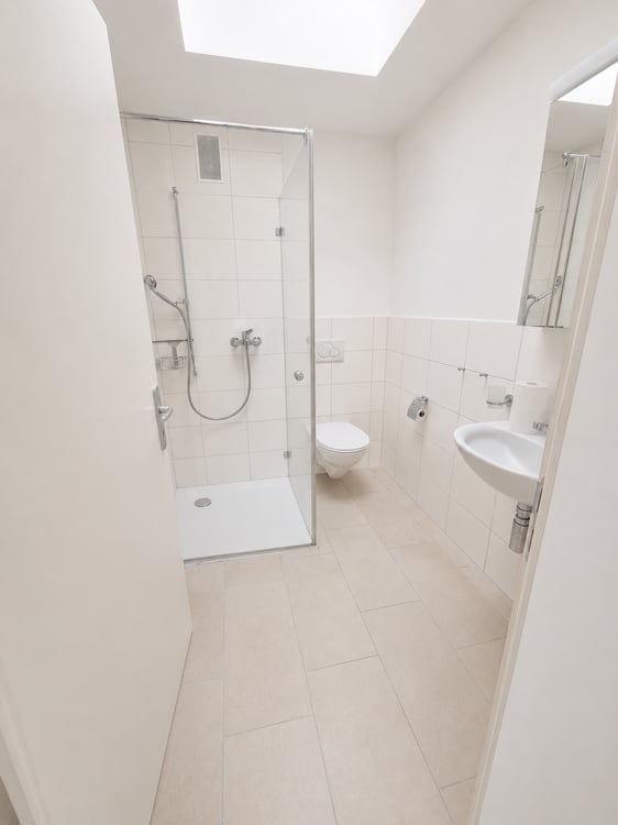 Gebäude zum Wohlfühlen: Grosszügige 3.5 Zimmer-Wohnung im Eigentumsstandard mit Blick ins Grüne 5