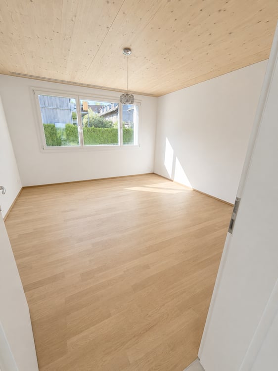 Gebäude zum Wohlfühlen: Grosszügige 3.5 Zimmer-Wohnung im Eigentumsstandard mit Blick ins Grüne 6