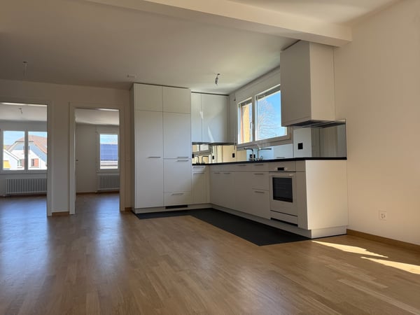 Frisch renovierte 4.5-Zimmer-Wohnung mit sonnigem Balkon an zentraler Lage 11