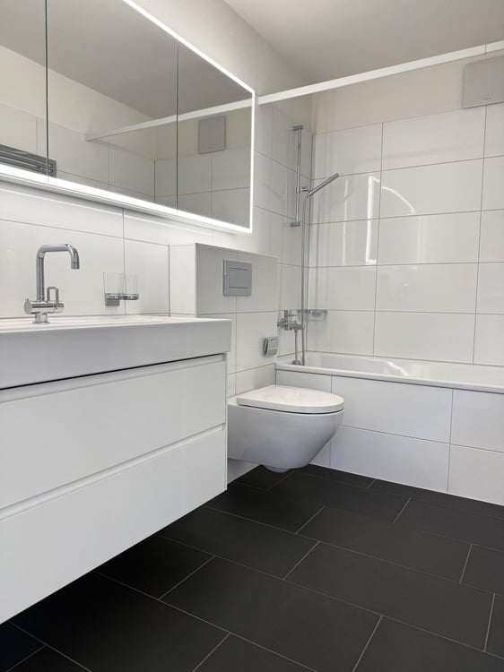 Frisch renovierte 4.5-Zimmer-Wohnung mit sonnigem Balkon an zentraler Lage 4