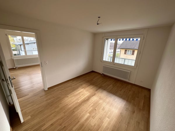 Frisch renovierte 4.5-Zimmer-Wohnung mit sonnigem Balkon an zentraler Lage 8