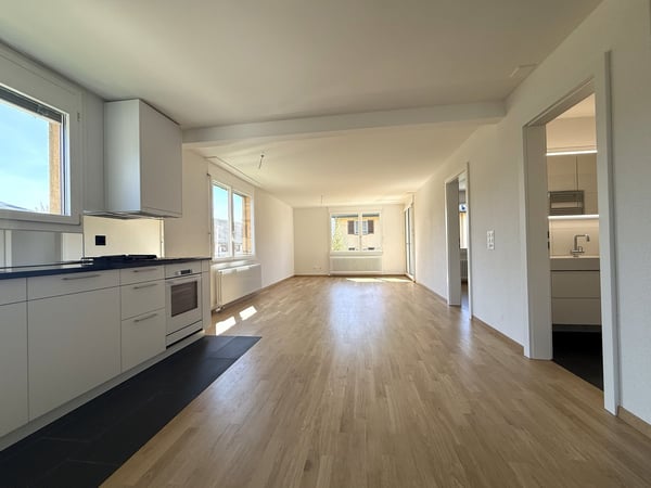 Frisch renovierte 4.5-Zimmer-Wohnung mit sonnigem Balkon an zentraler Lage 6