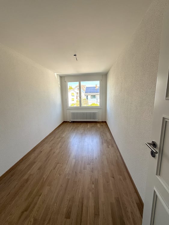 Frisch renovierte 4.5-Zimmer-Wohnung mit sonnigem Balkon an zentraler Lage 15