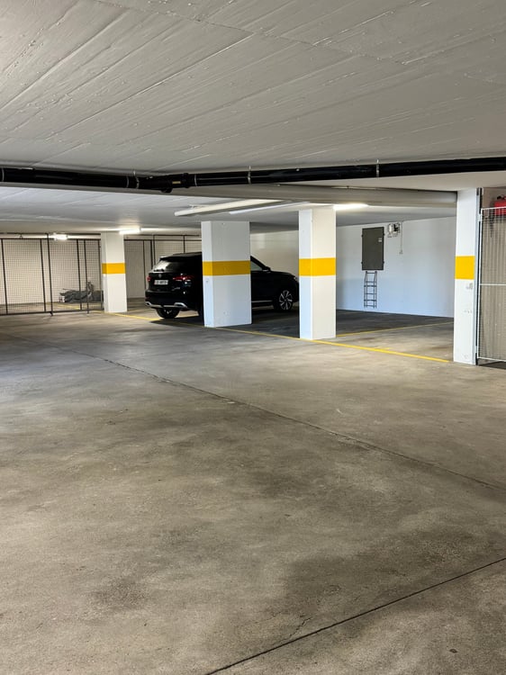 Einstellhallenplätze per sofort zu vermieten 3