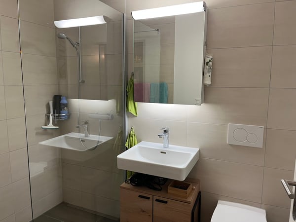 Moderne 2.5-Zimmer-Wohnung mit Balkon und schöner Aussicht in Erlinsbach 3
